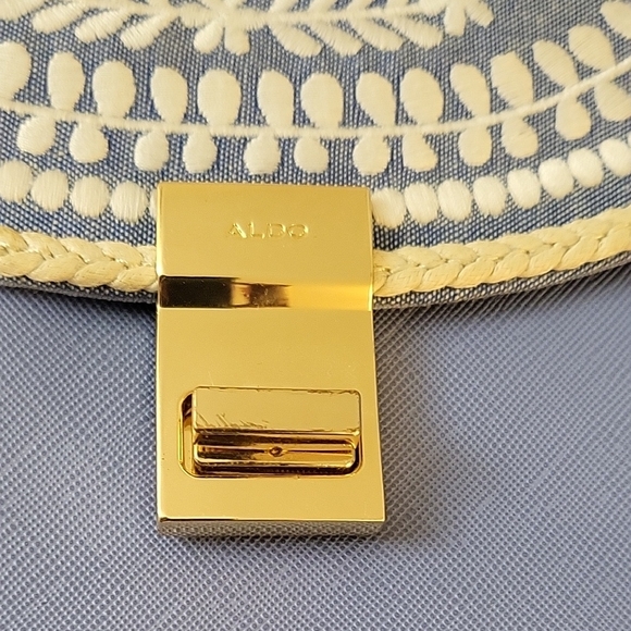 Blue and White Patterned Bag - Picture 3 of 9